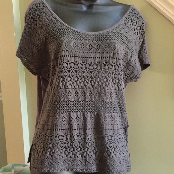 10 / $10 Aerie gray top with a patterned see thru front design - Picture 2 of 3